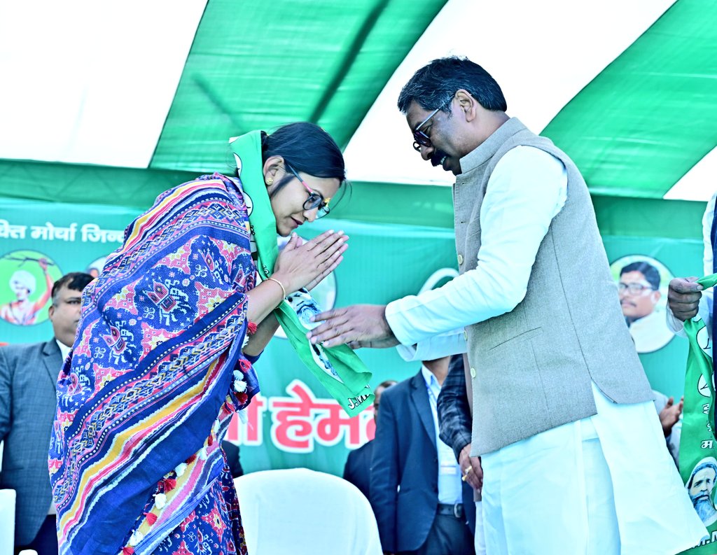 ‘मैया सम्मान योजना’ और हेमंत,कल्पना सोरेन की जोड़ी से प्रभावित होकर JMM में आईं शालिनी गुप्ता, कोडरमा में महिलाओं की बनेंगी आवाज