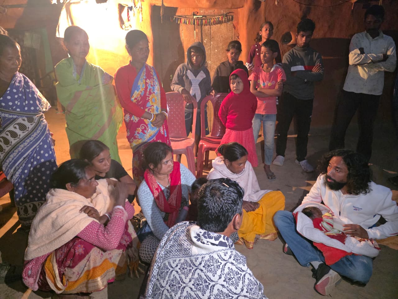 सोनाहातू: 6 दिनों से लापता है 25 वर्षीय हरिहर महतो, JLKM नेता देवेंद्र नाथ महतो ने थाना पहुंचकर त्वरित कार्रवाई की मांग की