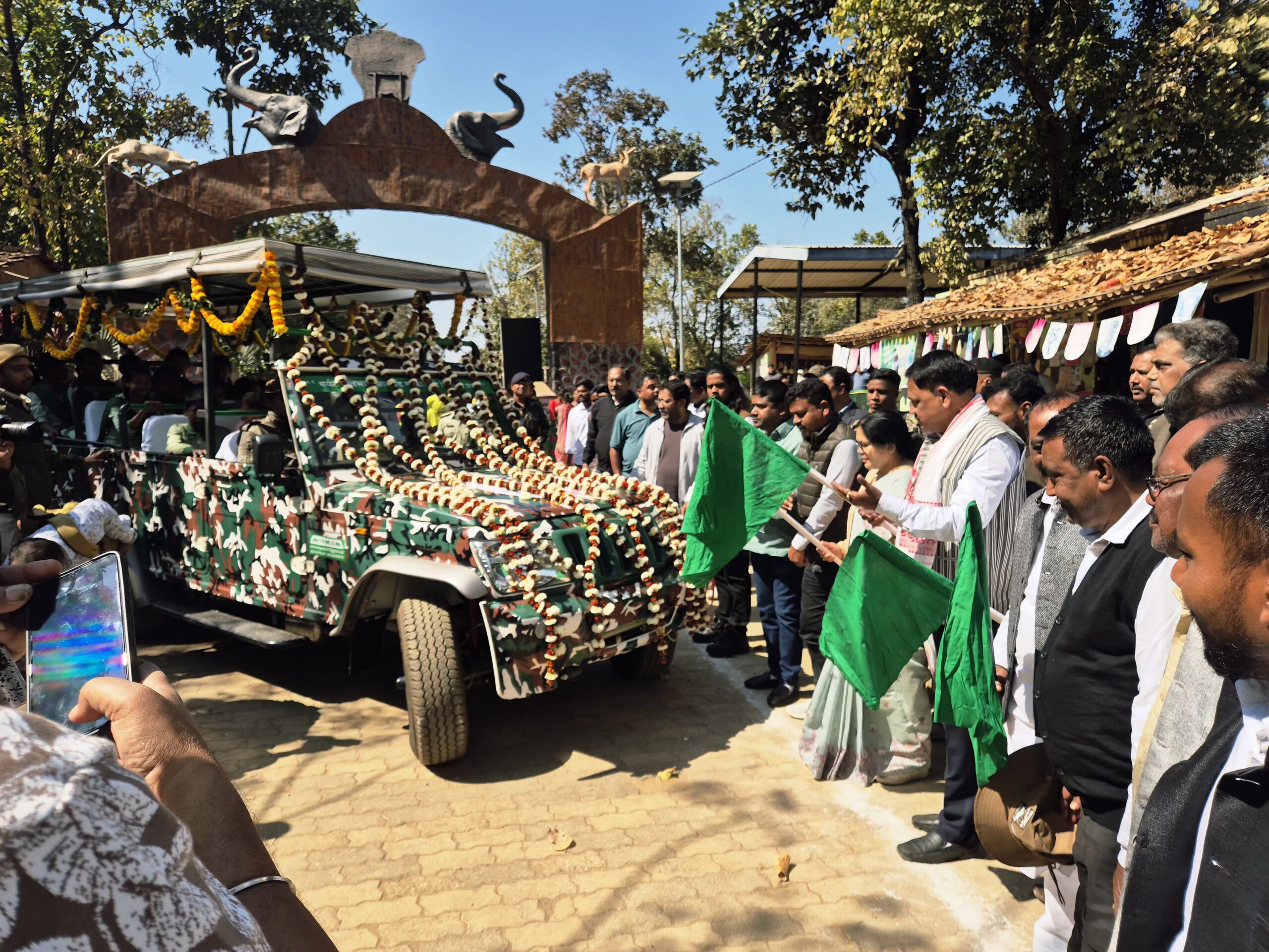 दलमा में जंगल सफारी का शुभारंभ, पर्यटन विकास को नई रफ्तार: 30 ईको कॉटेज का शिलान्यास