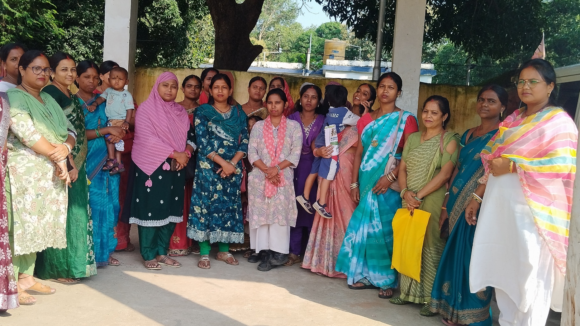 भाजपा नेता द्वारा बिना अनुमति सरकारी स्कूल में साड़ी वितरण की घोर निंदा, पोषण सखी संघ द्वारा उपायुक्त से कार्रवाई की माँग